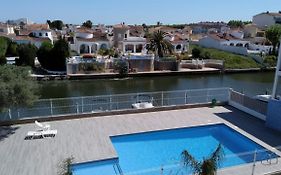 Apartament Amb Piscina